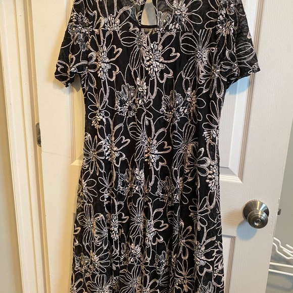 Beautiful and comfortable - Picture 2 of 4